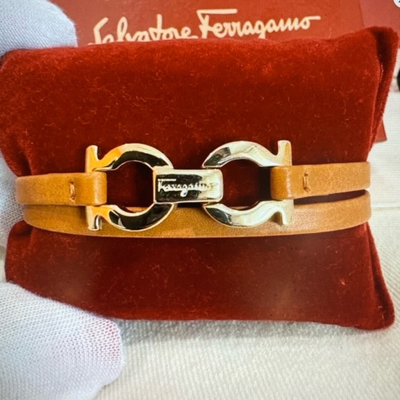 BUNDLE OF 2 - Salvatore Ferragamo Wallet & Bracelet - Picture 14 of 16